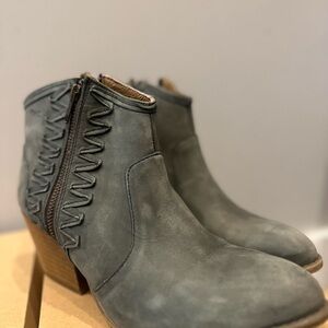 Musse & Cloud Charcoal Ankle Booties